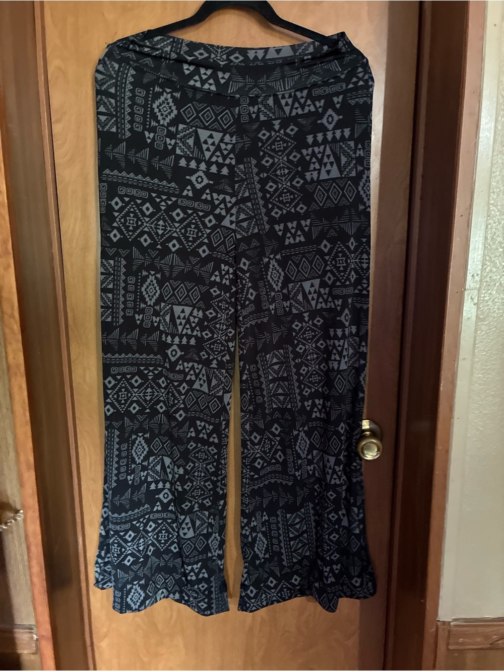 French Laundry Black and Gray Geometric Print Lounge Pants Size Medium